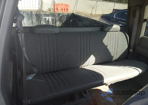 1998 Chevrolet C1500 Fleetside z USA, uszkodzony, nr VIN 1GCEC19M1WE172705